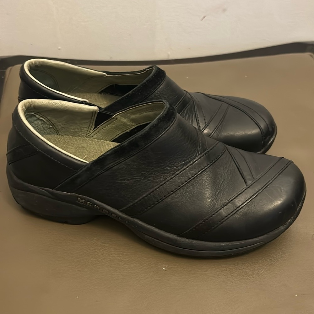 Woman’s 7 Black Merrell Slip On’s